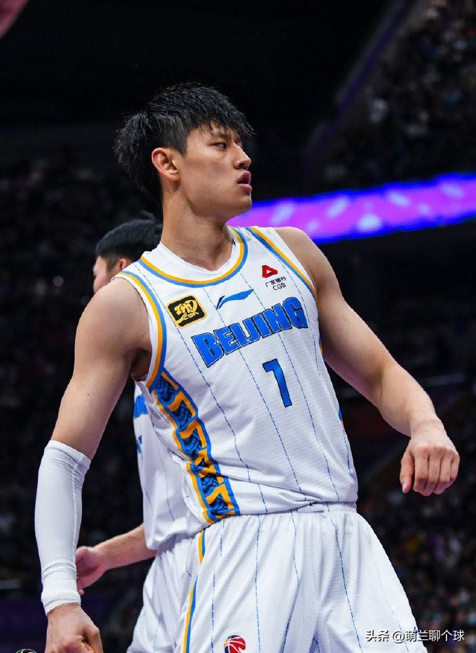 包含亚冠冲刺阶段再迎强敌，山东男篮回应争议，主帅态度：管理层满意，团队化学反应显著的词条