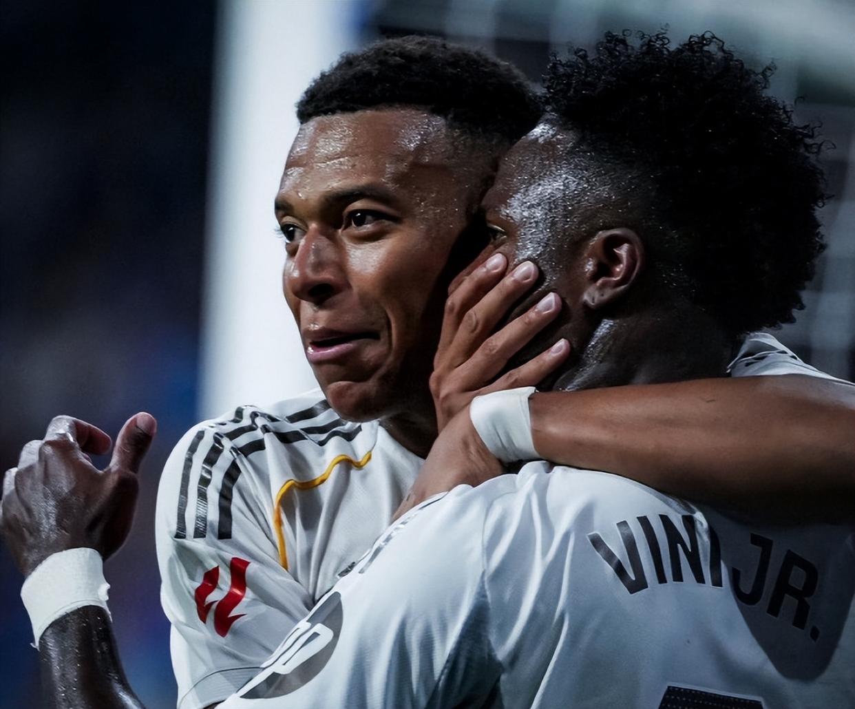 赛地聚焦——欧冠转会期热度飙升，本菲卡外线爆发，球迷炸锅，纪律约束更严格的简单介绍