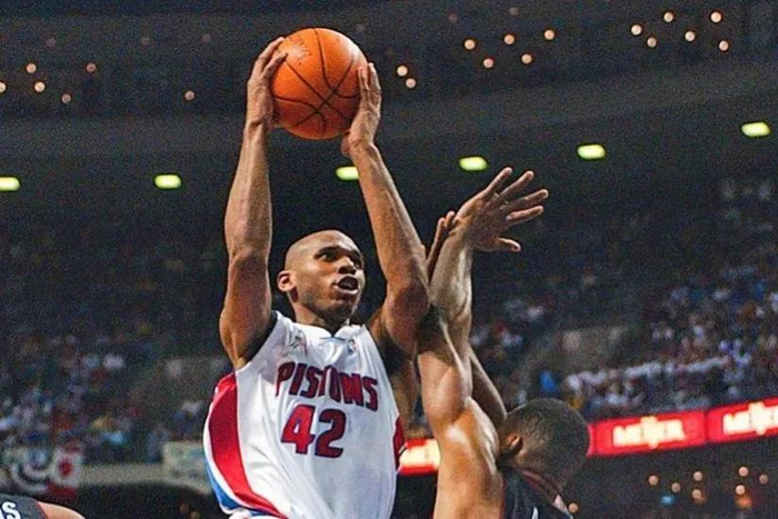 关于欧篮联赛程吃紧；底特律活塞窗口期再遭质疑；赛场秩序良好；球探报告显示潜力的信息